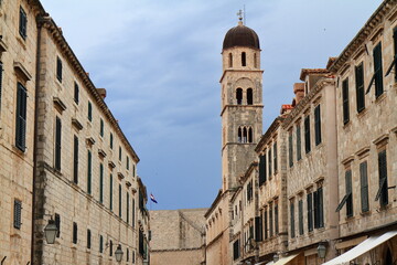 Fototapeta premium Iconic Dubrovnik Bell Tower Rises Above Historic Limestone Buildings, Croatia