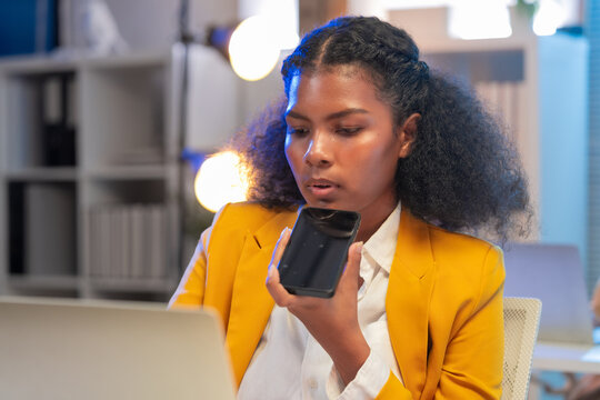 business professional leverages an AI-powered assistant and advanced big-data analytics on a smartphone to discuss strategic fintech consulting, financial planning, and data-driven investment insights