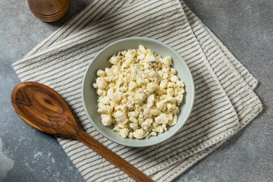 Organic Raw White Crumbled Gorgonzola Blue Cheese