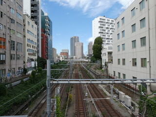 Fototapeta premium ビルの間の線路