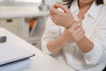 Fototapeta premium Office worker experiencing wrist pain computer work and strain