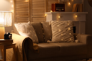 Naklejka premium Sofa with glowing lights in dark living room