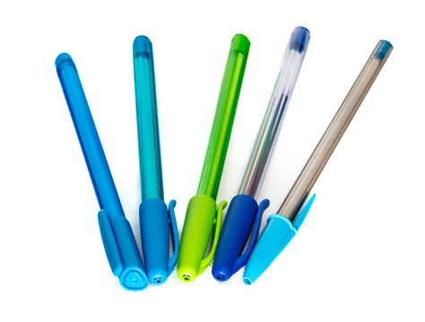 vibrante selecci&oacute;n de bol&iacute;grafos de colores, listos para plasmar nuevas ideas, dedicar palabras especiales, celebrando la alegr&iacute;a de escribir a mano