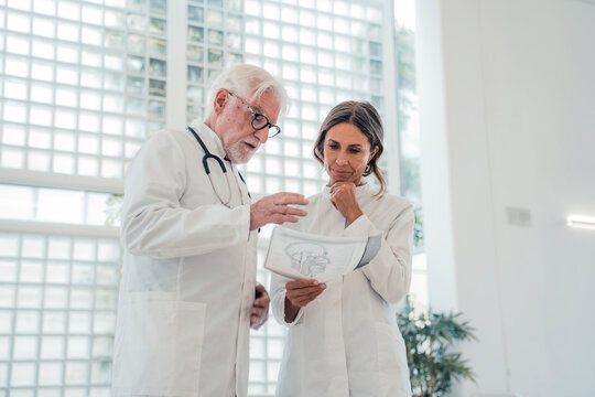 Doctors discussing medical case and sharing expertise in hospital