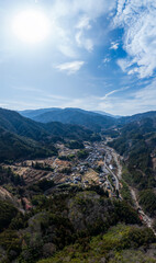 妻籠城跡の上空より望む妻籠宿（縦写真）