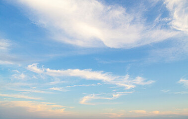 Obraz premium Beautiful day with blue sky and soft white cloud an half hour before sunset