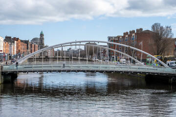 Naklejka premium Modern bridge with River Liffey waterfront in Dublin
