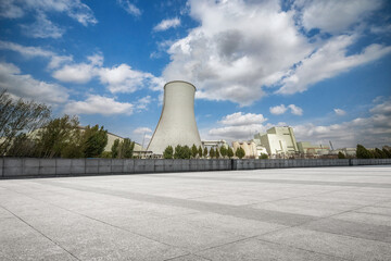 Obraz premium Majestic Industrial Landscape with Cooling Tower and Clear Blue Skies