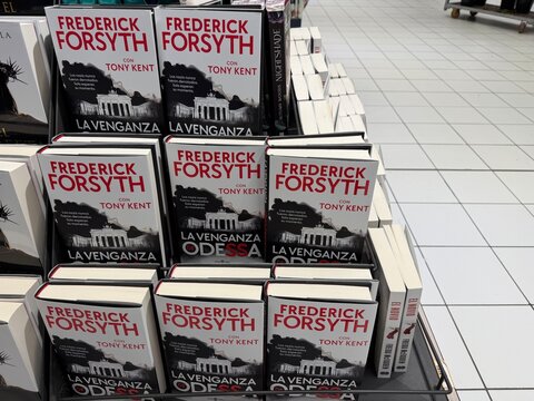 Mallorca, spain, february 20, 2026, frederick forsyth and tony kent novel la venganza de odessa books displayed in a supermarket promotion shelf