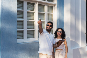 Happy couple pointing, discovering new city with digital tablet © Hector Pertuz