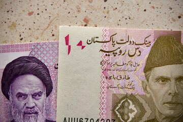 rupia pakistańska i rial irański, banknoty © Marcin Łazarczyk