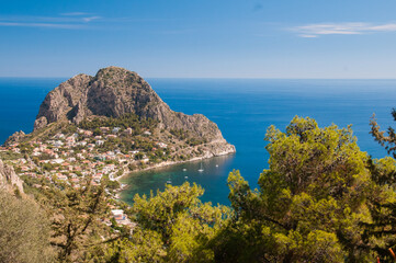 Obraz premium Cape Zafferano seen through some pine trees from the archaeological area Solunto, near Palermo