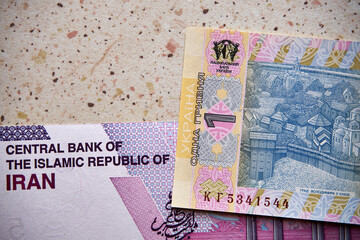 hrywna ukraińska i rial irański, banknoty © Marcin Łazarczyk