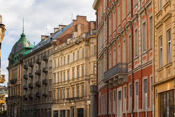 Fototapeta premium Historic European architecture with ornate facades and a green domed building