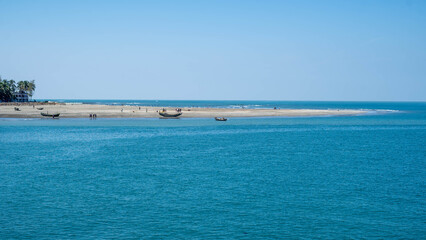 Fototapeta premium Tropical beach with boats on a sunny day