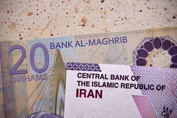dirham marokański i rial irański, banknoty © Marcin Łazarczyk