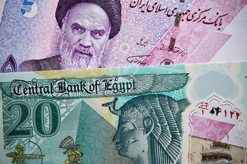 funt egipski i rial irański, banknoty © Marcin Łazarczyk