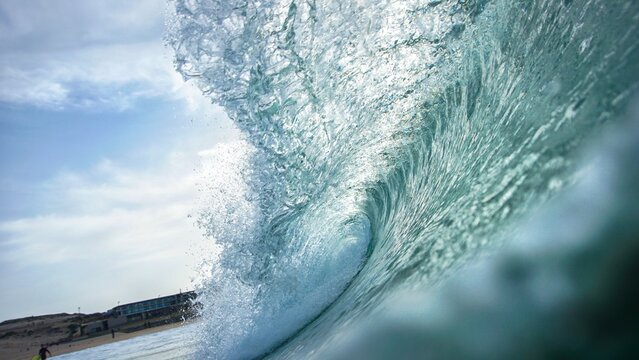 olas y arte en el oceano