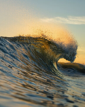 olas y arte en el oceano
