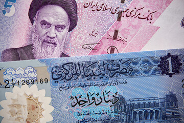 dinar libijski i rial irański, banknoty © Marcin Łazarczyk
