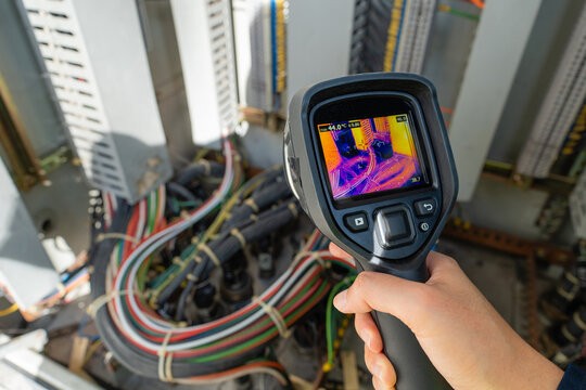Thermal camera supports electrical safety inspection inside a control cabinet, revealing heat anomalies in cable connections and wiring to improve reliability, diagnostics, and maintenance.