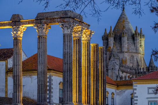 Temple of Diana, Roman Temple of &Eacute;vora, 1st century BC, World Heritage Site, &Eacute;vora, Alentejo, Portugal, Europe