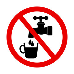 znak zakazujący picia wody z kranu © robert6666