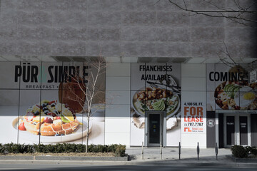 Obraz premium Pür & Simple brunch restaurant coming soon to One York Street, 110 Harbour St, Toronto