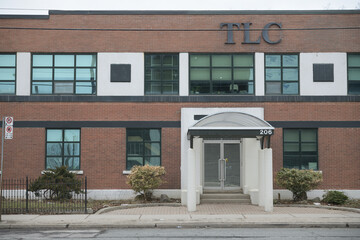 Obraz premium exterior building facade and sign of TLC The Laser Centre, a specialized vision correction clinic and corporate office located at 206 Laird Drive (Suite 100) in Leaside, Toronto