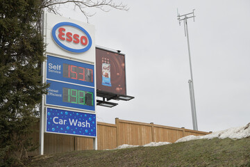 Naklejka premium Esso gas station roadside pylon sign and fuel price display at 1070 Millwood Rd, East York, Toronto