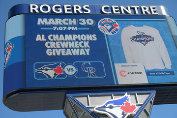 Naklejka premium Rogers Centre Gardiner LED pylon sign with Toronto Blue Jays AL Champion Crewneck Giveaway advertisement