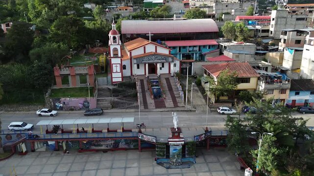 Vista A&eacute;rea de la Iglesia de Tamburco, Abancay Per&uacute;