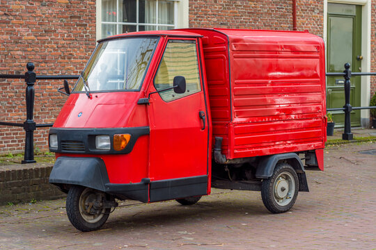 Red Piaggio Ape