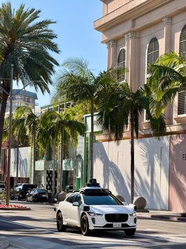 Waymo robo taxi driving the streets of Los Angeles