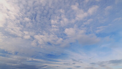 Fototapeta premium The Beautiful and Dramatic Cloudy Sky Exhibits Stunning Blue Hues and Unique Patterns
