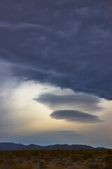 Obraz premium Storm Clouds and Lenticular Formations Over Nevada Desert Landscape