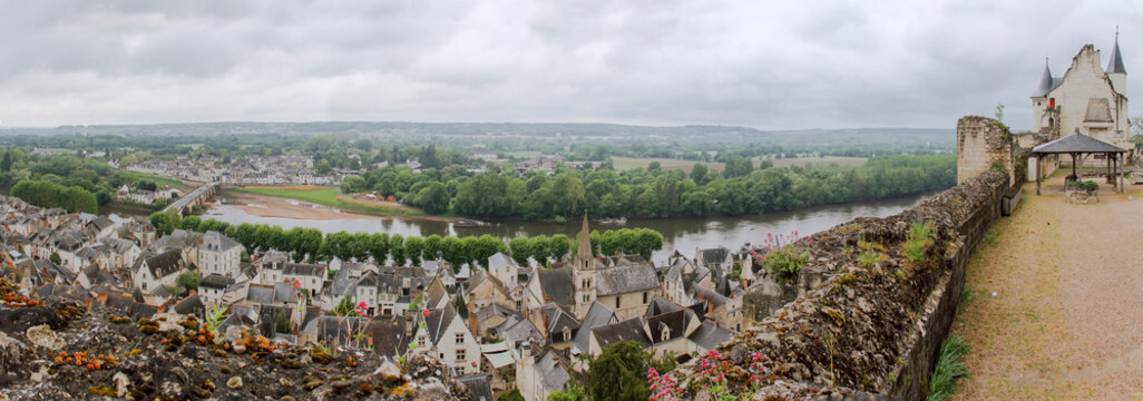 Vue panoramique depuis le ch&acirc;teau de Chinon