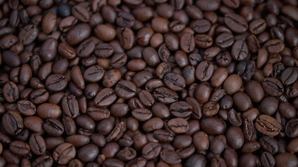 Obraz premium Fresh roasted beans with shine, Detailed image of shining roasted coffee beans in pile, Intimate shot of lustered roasted coffee beans highlighting rich textures and aroma