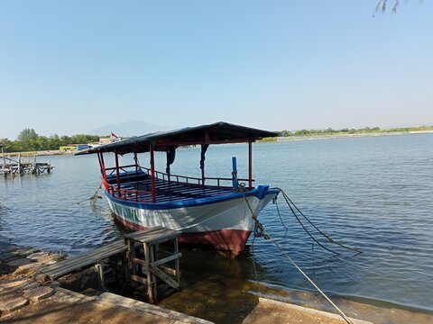 TRADITIONAL VESSELS CARRYING TOURISTS AND FISHERMEN