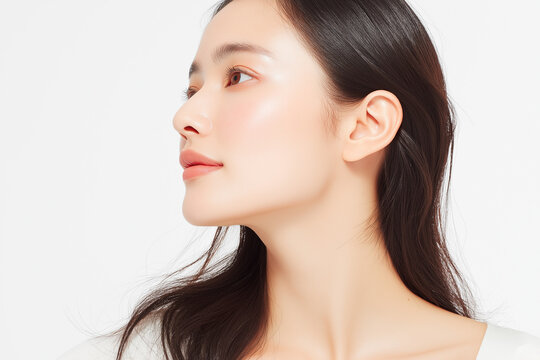 美容, 女性, 横顔, スキンケア, 化粧品, ビューティー, 若い女性, 美肌, 日本人, アジア人, フェイシャル, メイク, 美容液, 保湿, クリーム, エイジングケア, 美容医療, エステ, 美容クリニック, 肌ケア, ナチュラルメイク, 透明感, ツヤ肌, モデル, 笑顔, ポートレート, クローズアップ, リラックス, 癒し, 健康的, 美白, コラーゲン, ヒアルロン酸, アンチエ