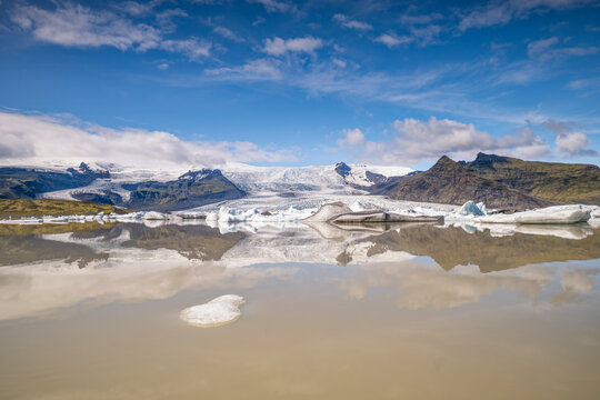 Tranquil reflection of Vatnaj�kull glacier in Fjalls�rl�n Lagoon Iceland