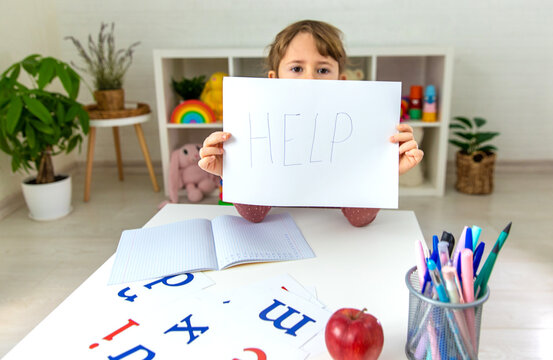 The child is doing homework at home, please help. Selective focus