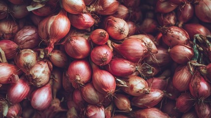 Obraz premium Freshly Harvested Shallots Piled Together on a Rustic Wooden Surface, Showcasing Their Unique Shape and Rich Color Variation for Culinary Inspiration