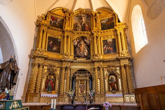 Ornate gilded Baroque altarpiece in Viloria de Rioja church