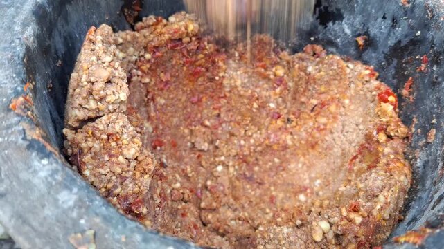 ASMR Traditional Grinding Pecel Peanut Sauce Using Mortar and Pestle, Indonesian Cuisine