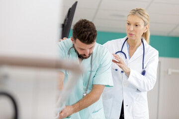 Plakat a stressed doctor in hospital