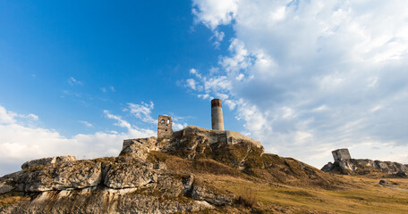 Ruiny zamku w Olsztynie koło Częstochowy Jura Krakowsko Częstochowska  Polska © kubikactive