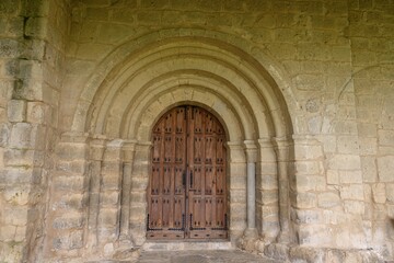 Fototapeta premium Romanesque entrance of San Fructuoso Church in Valoria de Alcor, Palencia