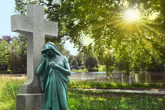 Friedhof 77