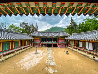 Obraz premium Traditional Korean Architecture of Oksan Seowon, UNESCO World Heritage Site in Gyeongju (옥산서원 풍경)